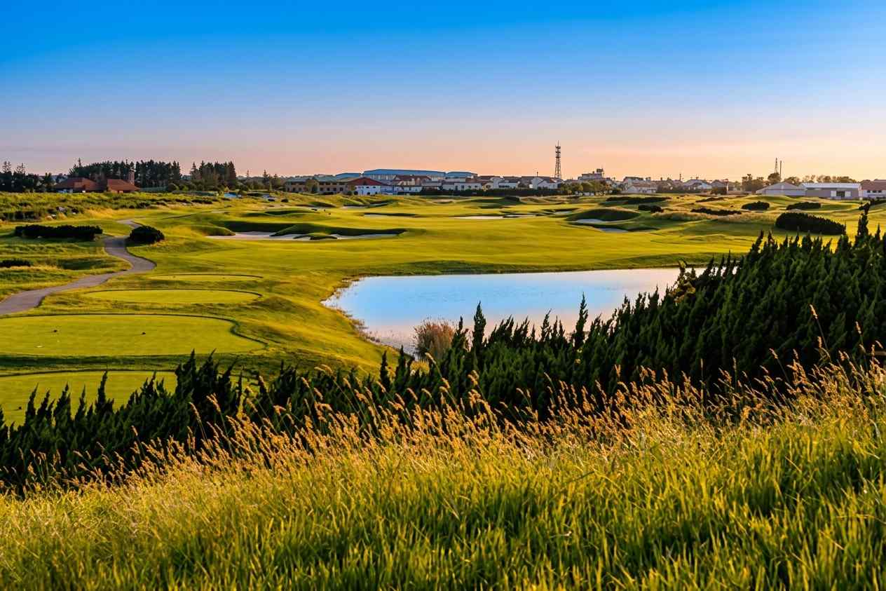 Entrance to Links